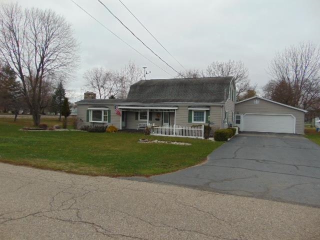 445 South Ithaca Street Ithaca, MI 48847 - Photo 2 of 83 1920553-58771859-a253-4dbd-8753-7dd7b151b6a9.JPG