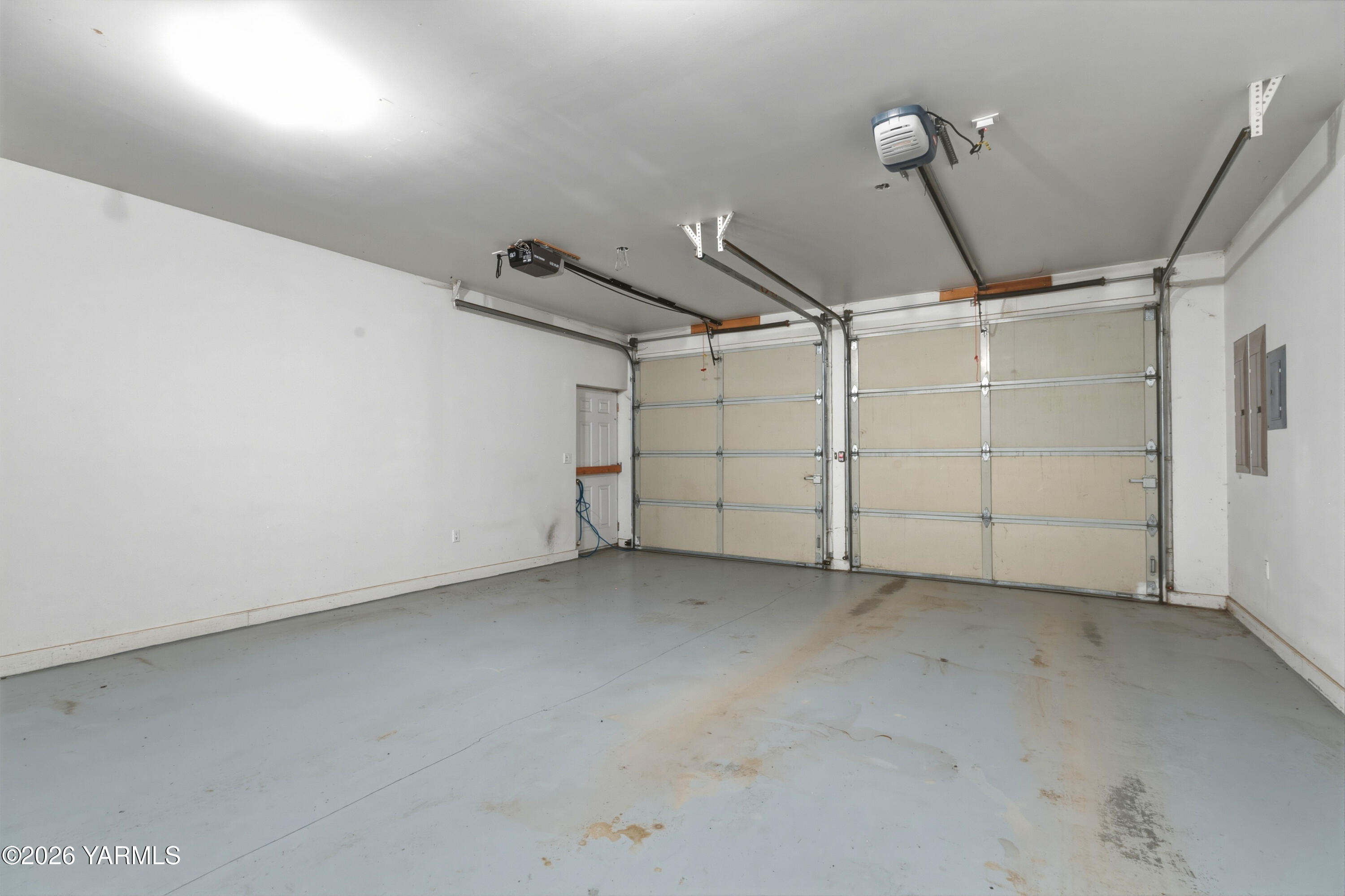 999 Elk Ridge Lane Selah, WA 98942 - Photo 27 of 43 2 Car Garage Interior