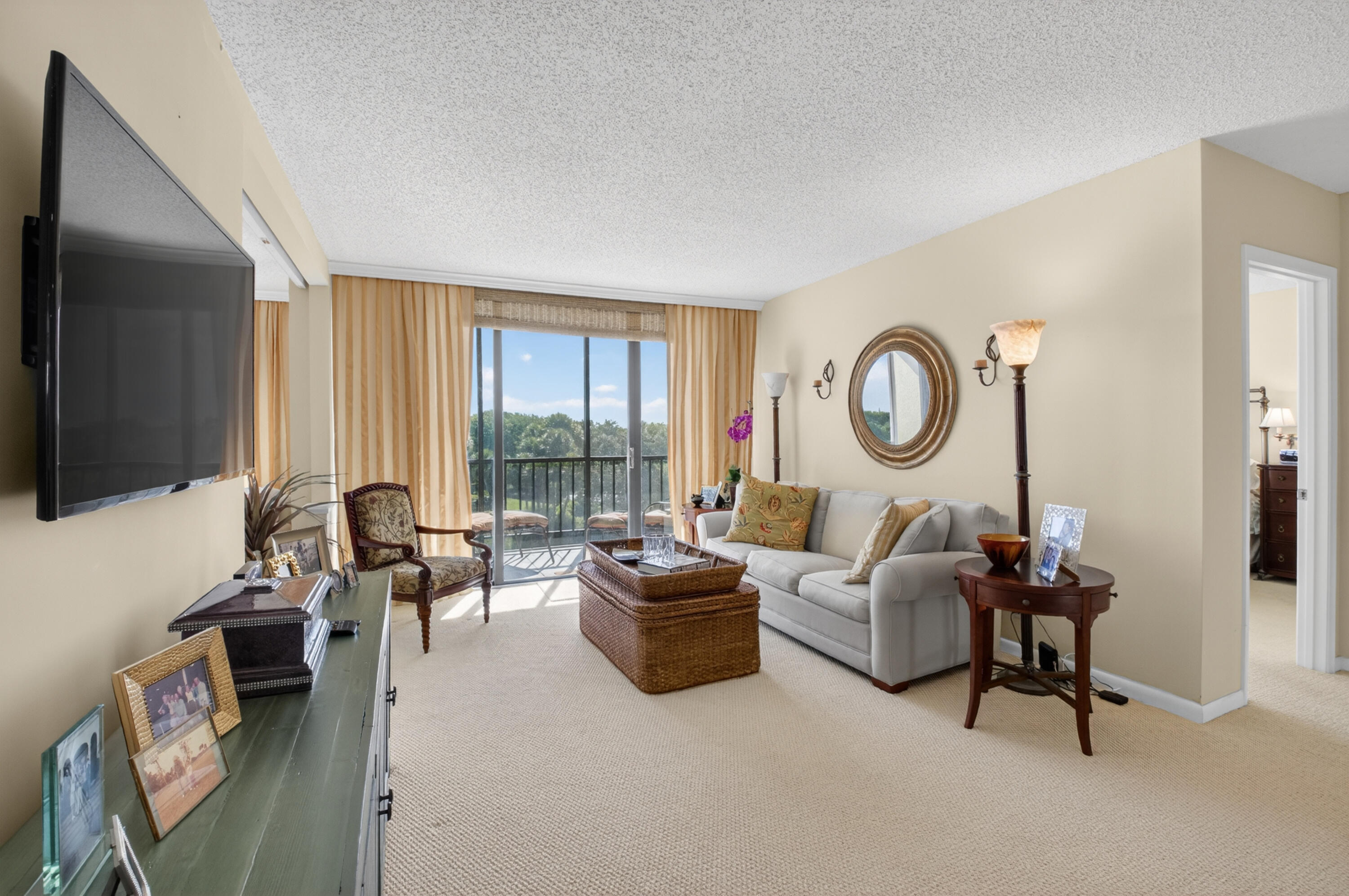 6797 Willow Wood Drive, Unit 6056 Boca Raton, FL 33434 - Photo 9 of 62 Living Room
