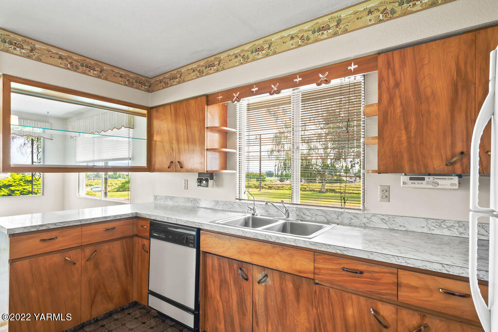 4180 Stover Road Sunnyside, WA 98944 - Photo 15 of 37 a kitchen with stainless steel appliances a sink and a window
