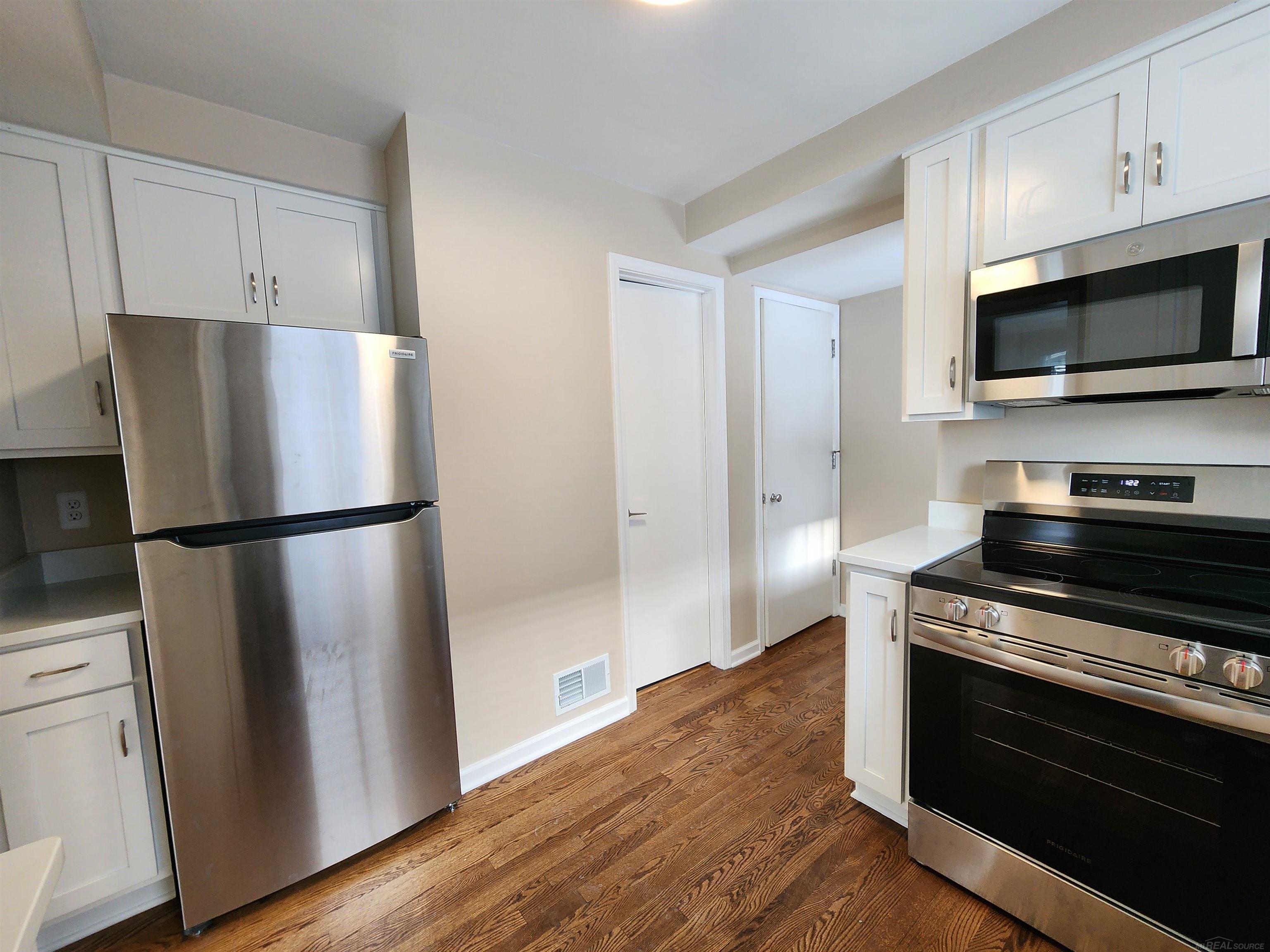 343 Rivard Boulevard Grosse Pointe, MI 48230 - Photo 12 of 31