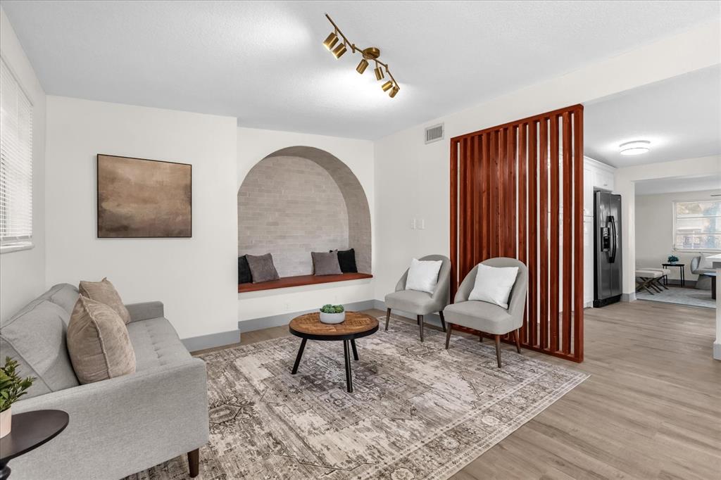 409 Oakhurst Street Altamonte Springs, FL 32701 - Photo 2 of 28