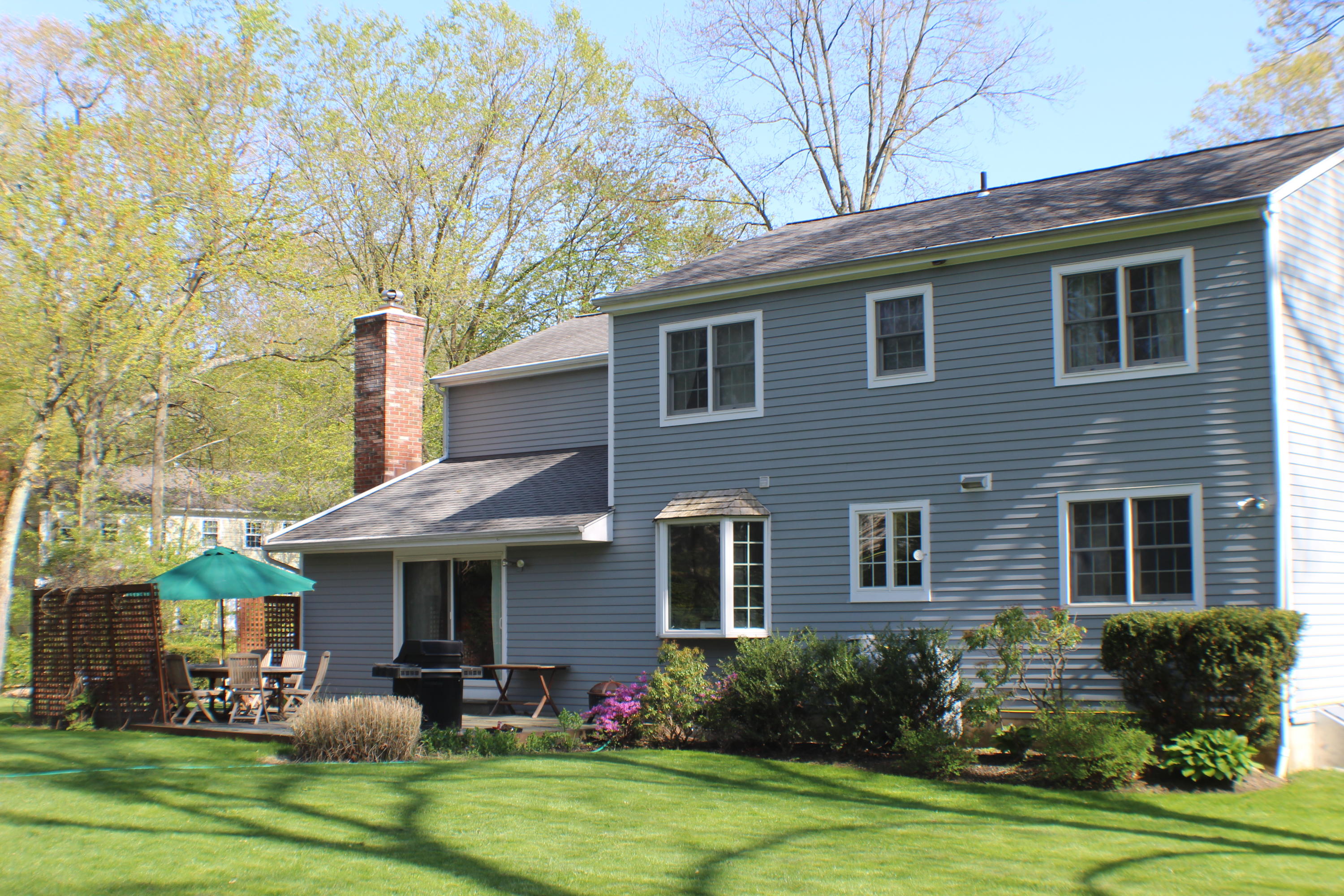 54 Country Club Road Darien, CT 06820 - Photo 2 of 40 a front view of a house with garden
