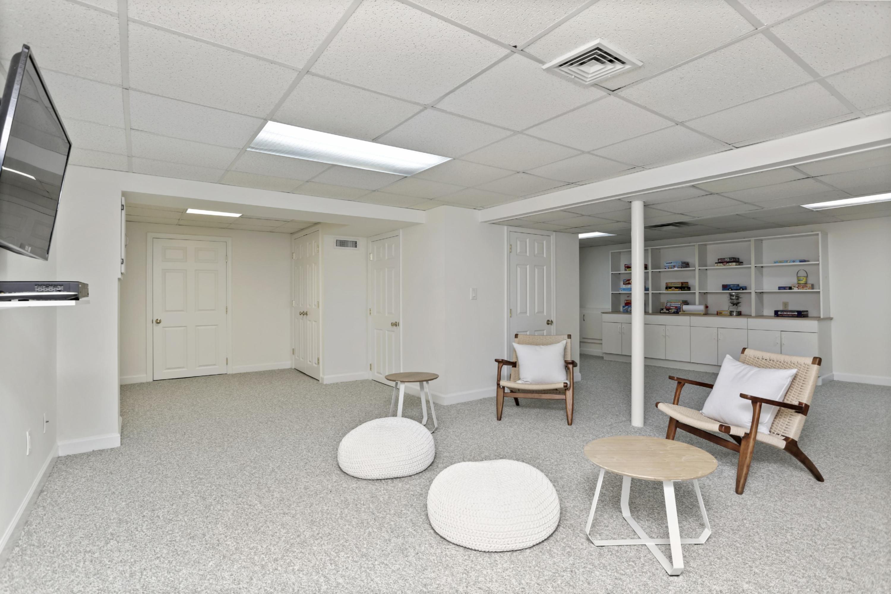 54 Country Club Road Darien, CT 06820 - Photo 31 of 40 a living room with furniture a rug and kitchen view