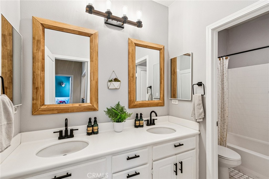27436 Riverside Lane Valencia, CA 91354 - Photo 25 of 31 Upstairs Hall Bath