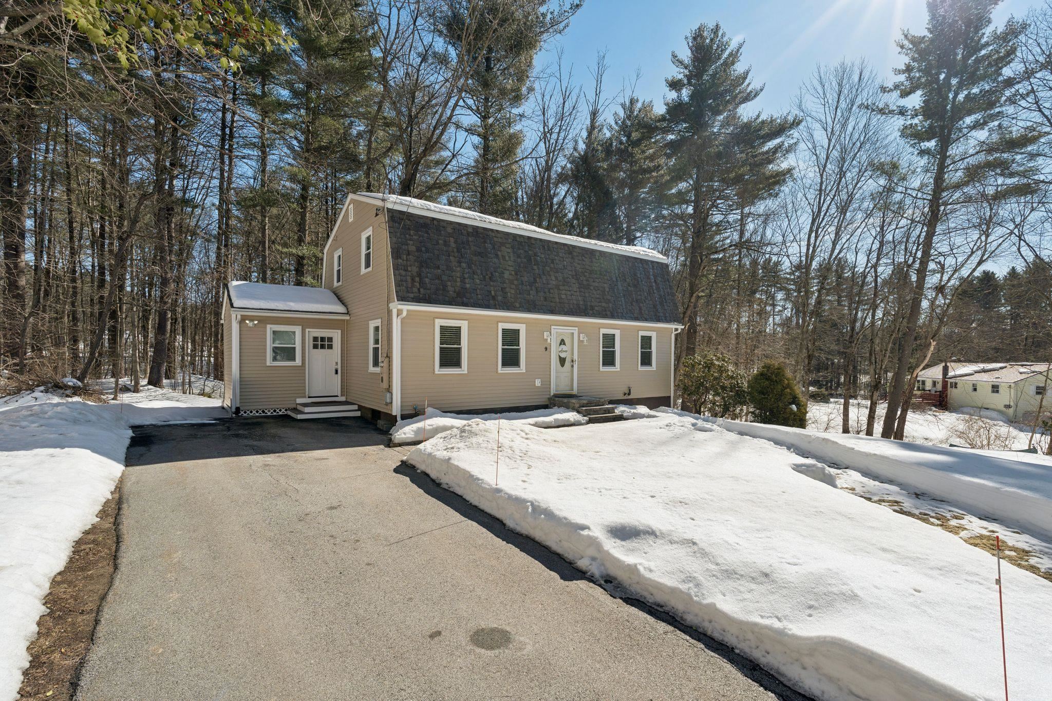 9 Berry Hill Road Hooksett, NH 03106 - Photo 1 of 31