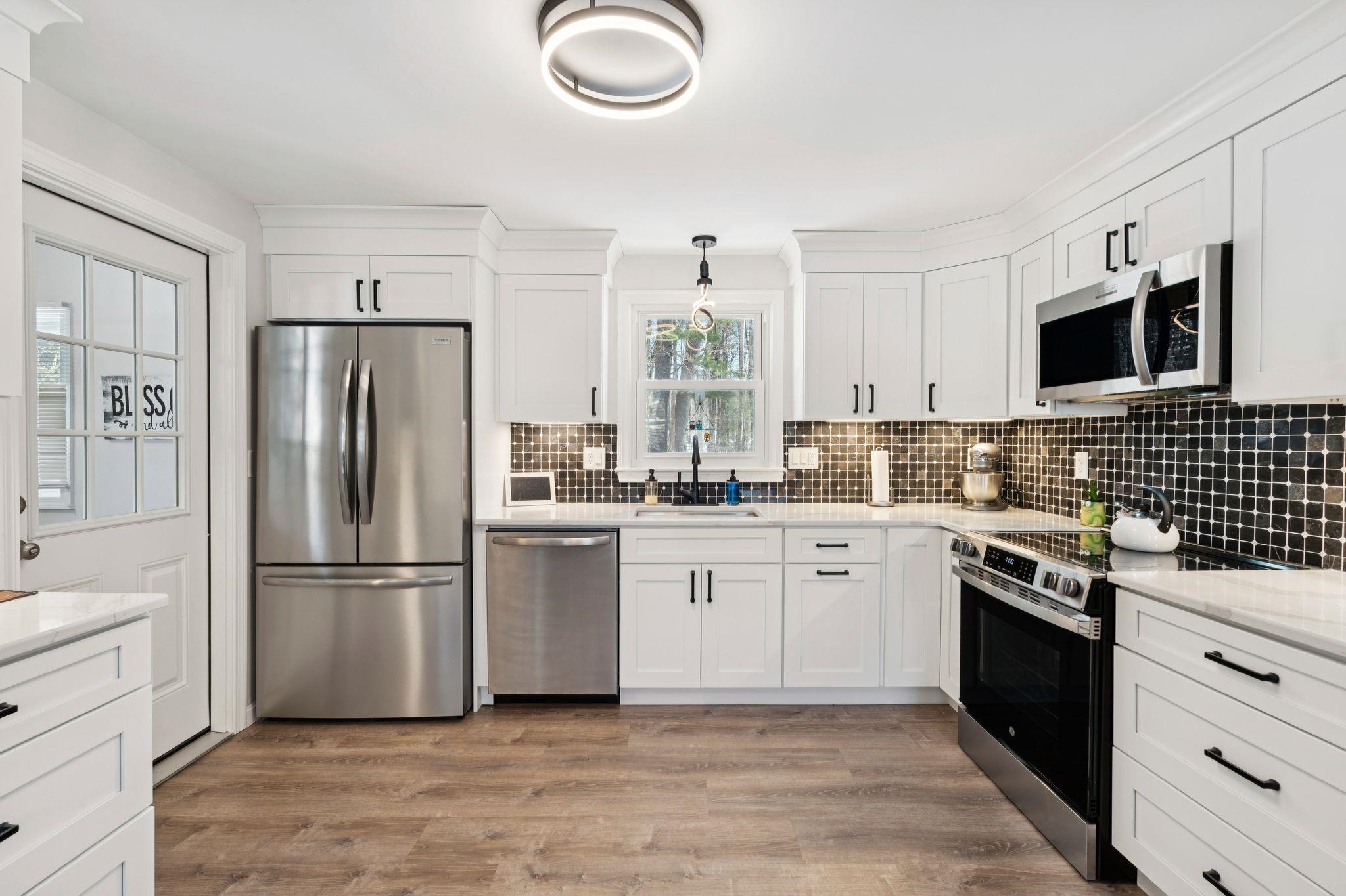 9 Berry Hill Road Hooksett, NH 03106 - Photo 6 of 31