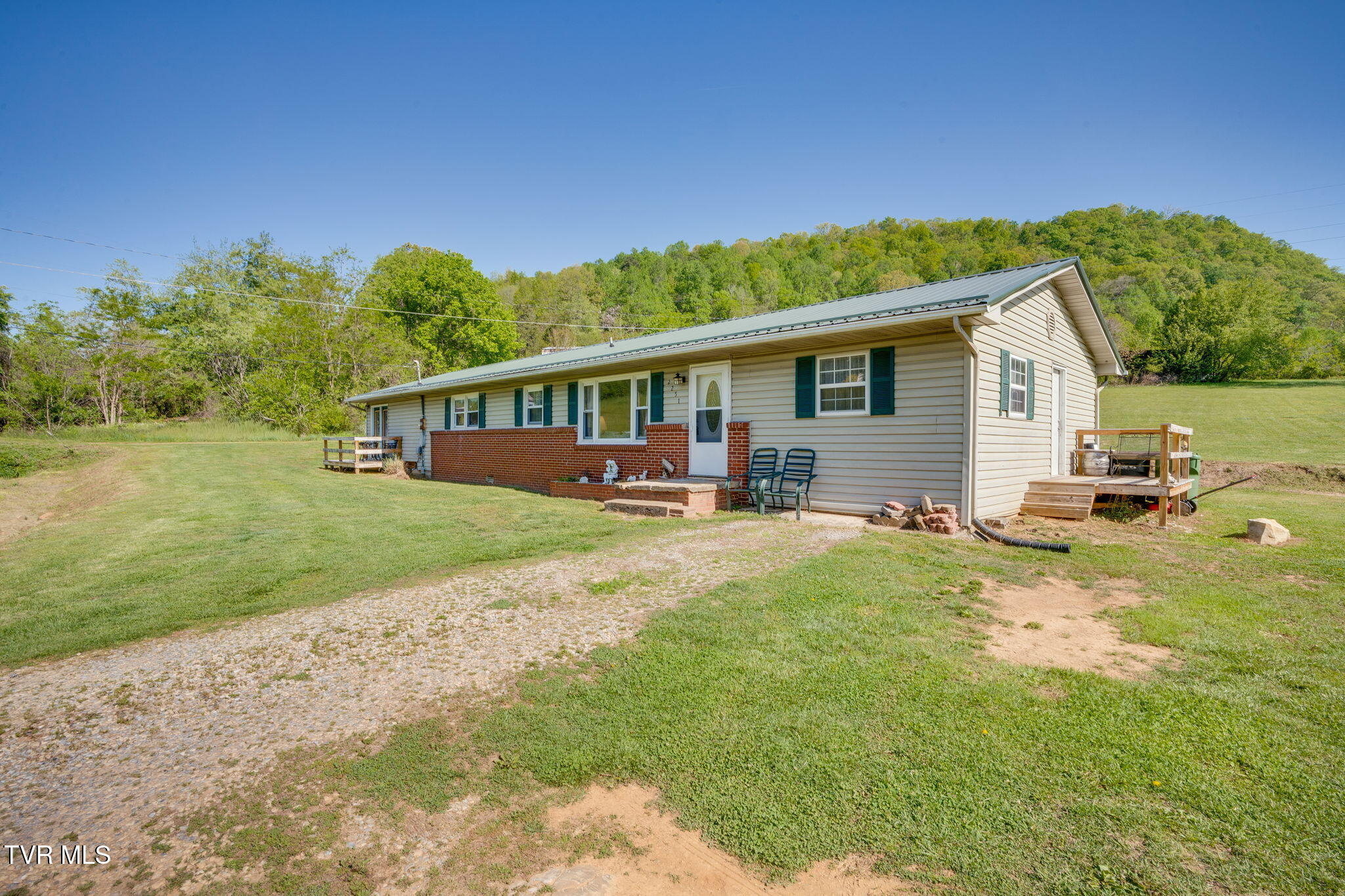 2251 Siam Road Elizabethton, TN 37643 - Photo 4 of 36 003