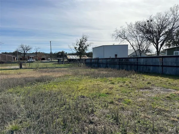 a view of a yard