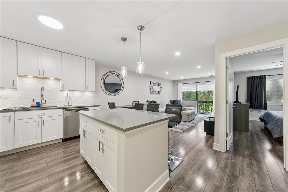 1400 North Elmhurst Road, Unit 318 Mount Prospect, IL 60056 - Photo 3 of 28 Gallery Image 3