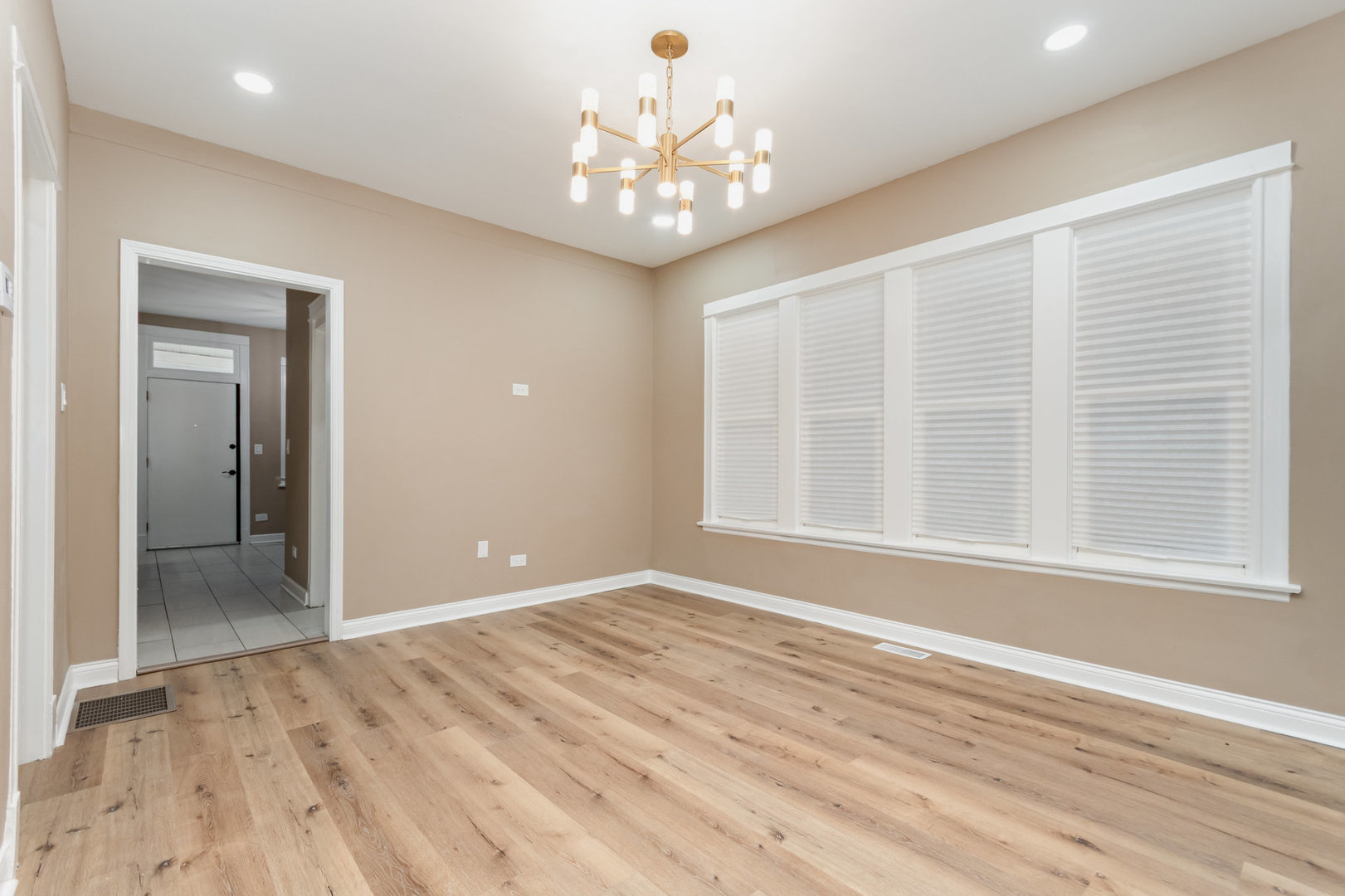 7634 South May Street Chicago, IL 60620 - Photo 5 of 13