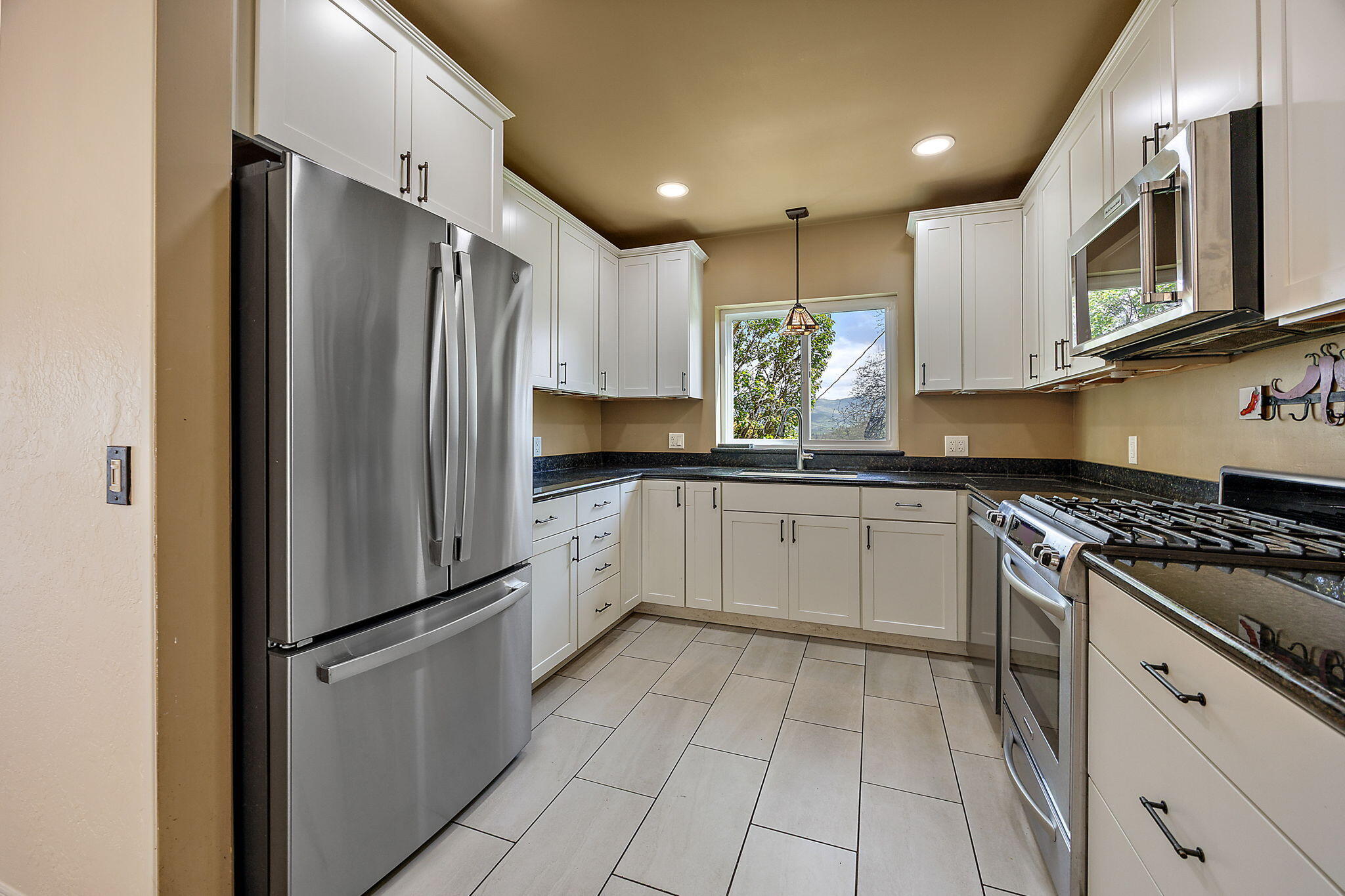 4336 Independence School Road Medford, OR 97501 - Photo 19 of 57 17