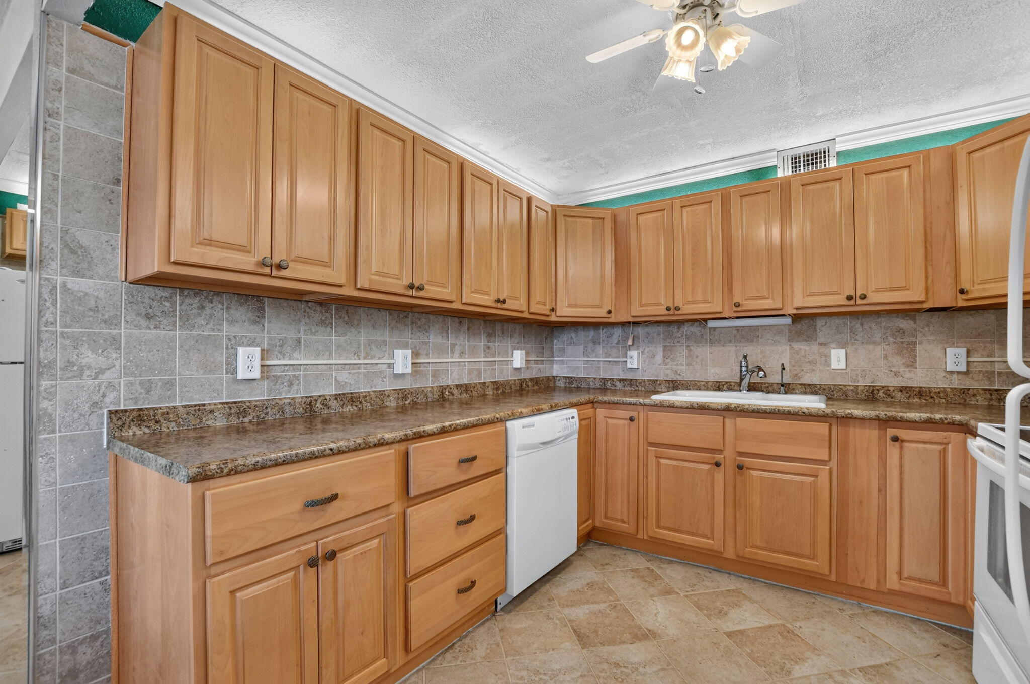 2049 Ventnor Crescent, Unit 2049 Deerfield Beach, FL 33442 - Photo 5 of 42 11-web-or-mls-DSC_1174
