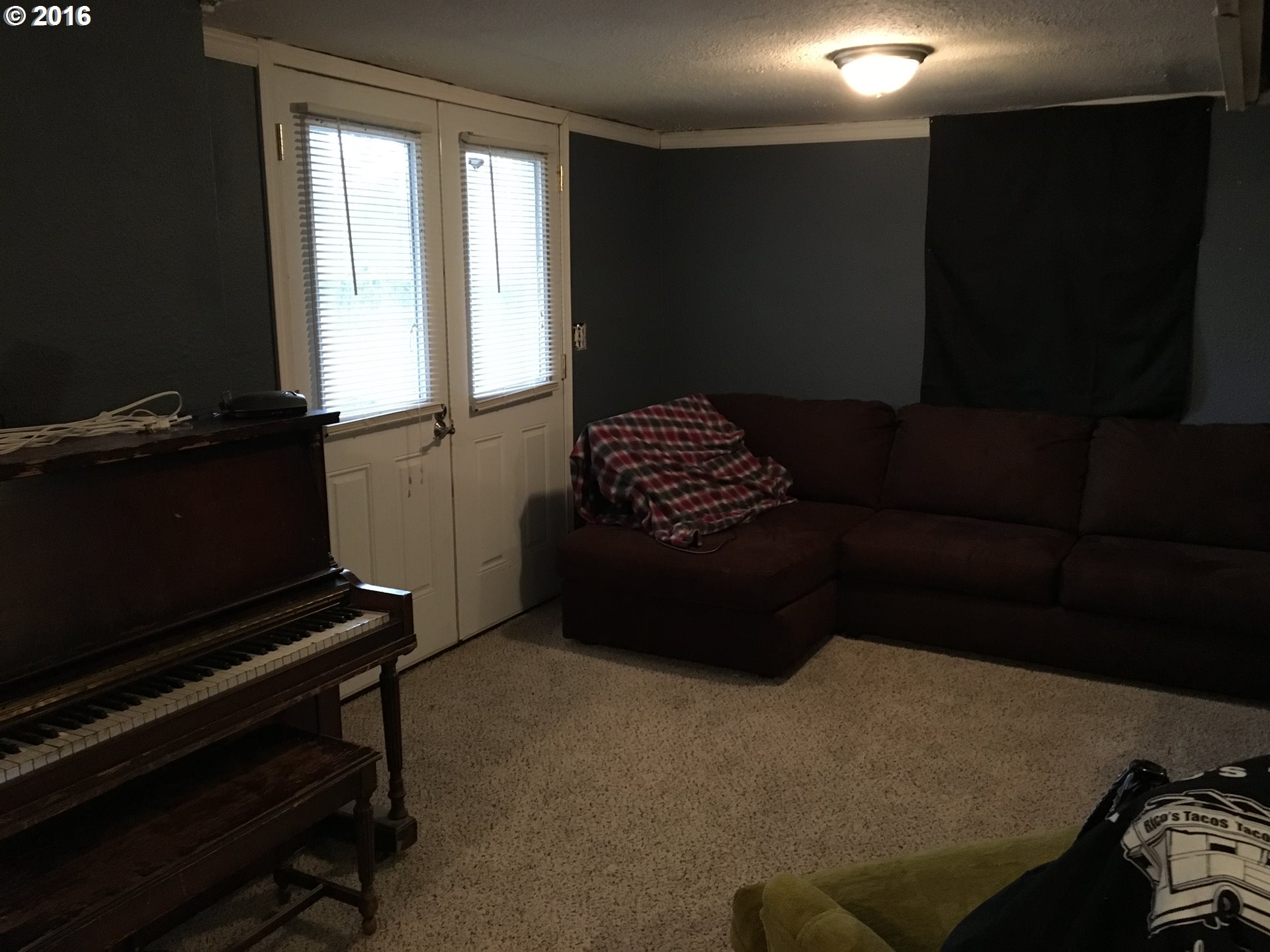 814 Southwest Hailey Avenue Pendleton, OR 97801 - Photo 9 of 10 a living room with furniture and a fireplace