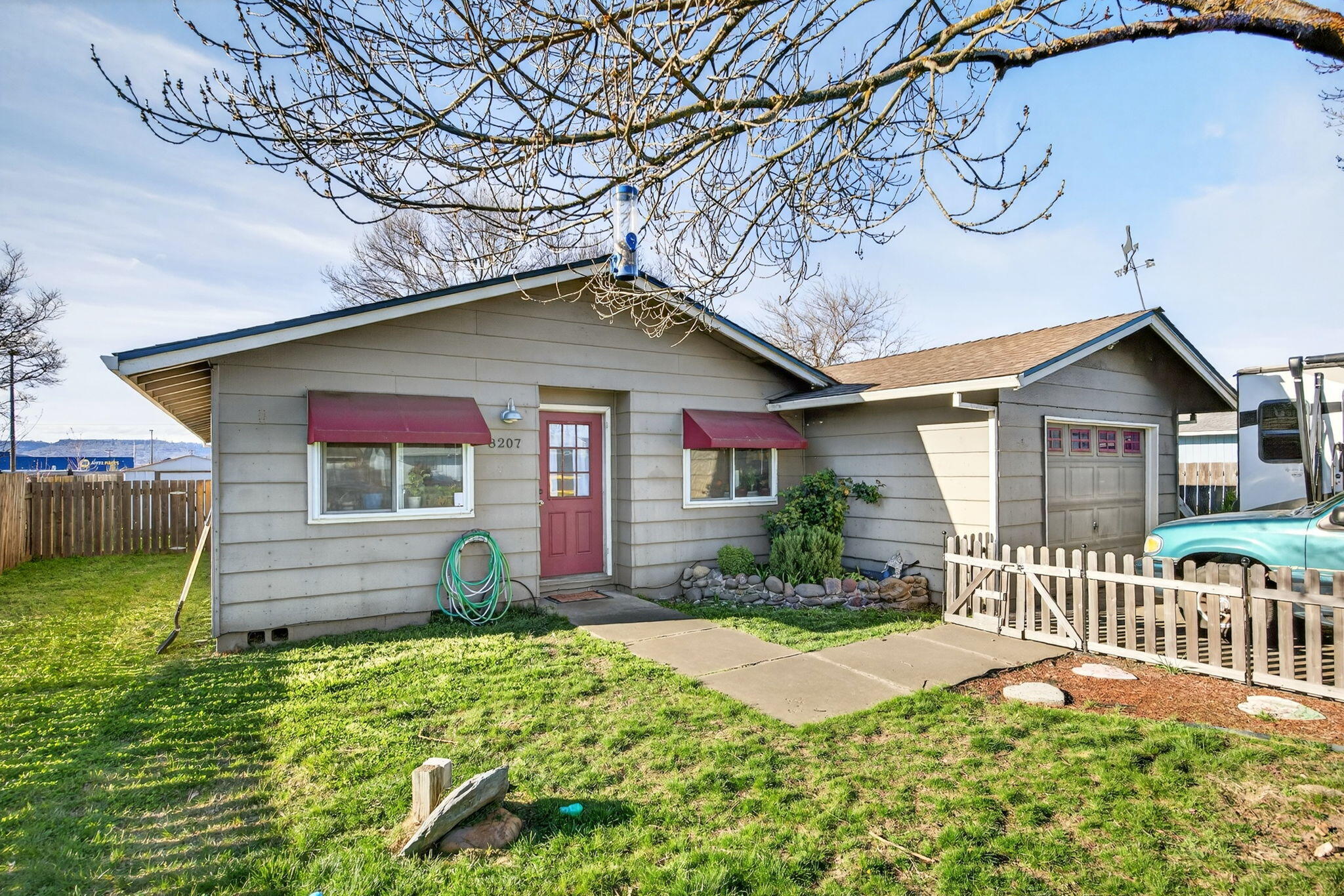 8207 Division Road White City, OR 97503 - Photo 1 of 33 Irrigated front yard