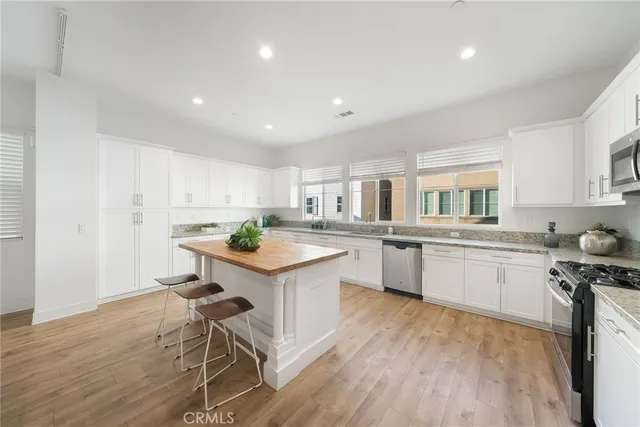 $899,990 | 612 West Tribella Court, Santa Ana, CA 92703