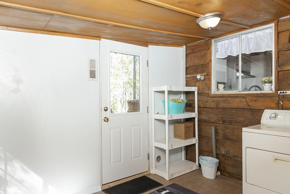604 Draper Valley Road Selma, OR 97538 - Photo 13 of 45 Laundry Room