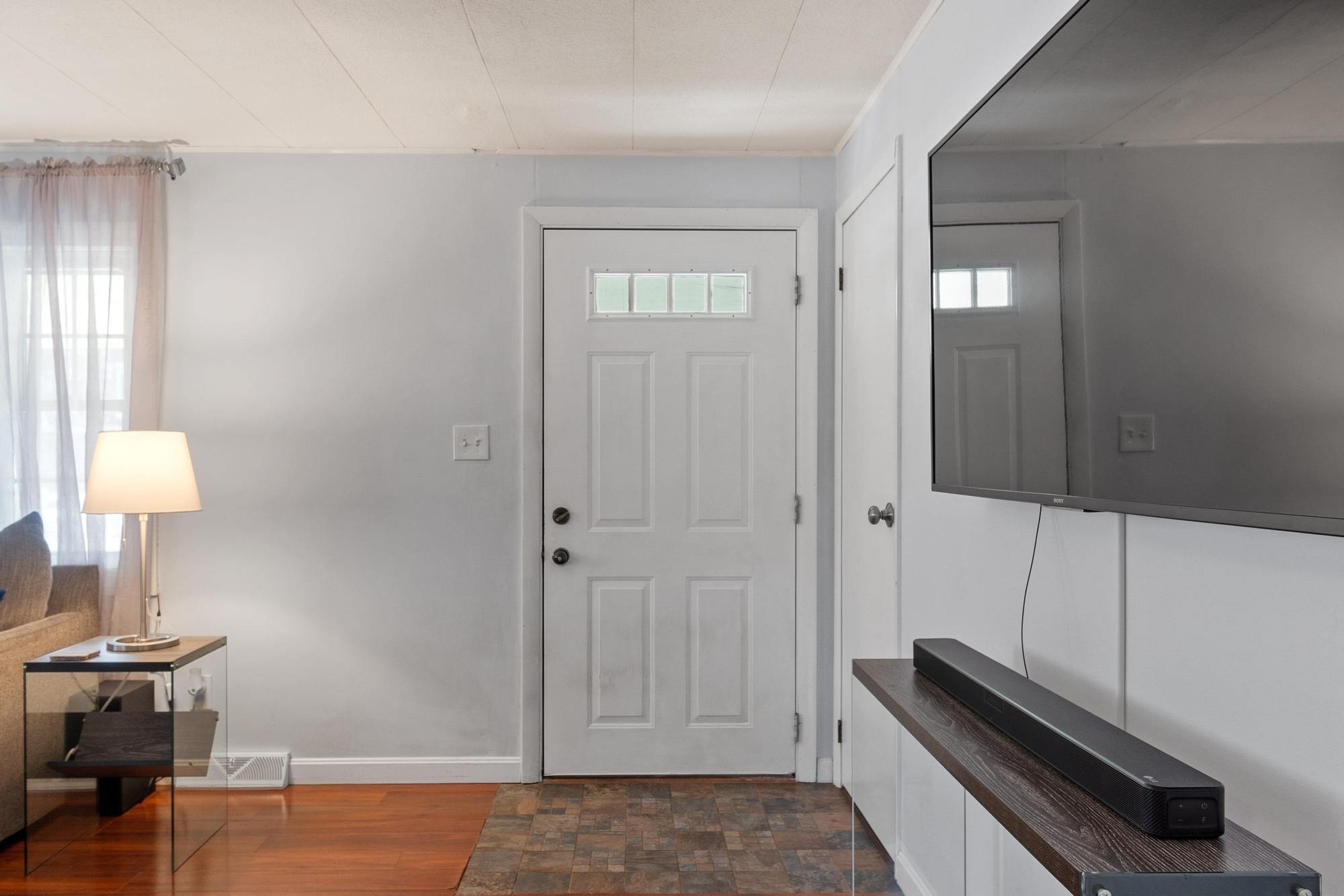 1256 Mammoth Road Pelham, NH 03076 - Photo 11 of 51