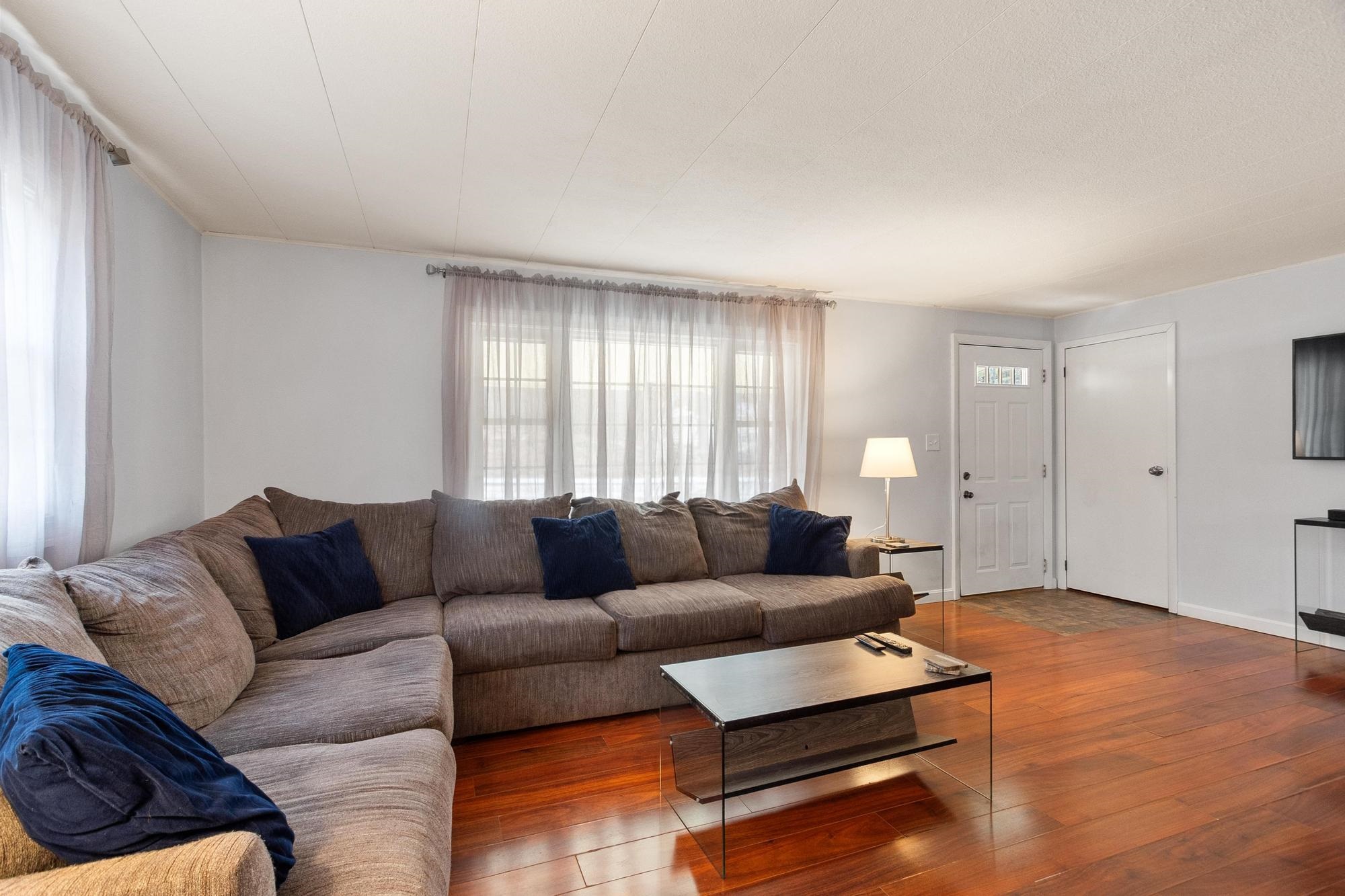 1256 Mammoth Road Pelham, NH 03076 - Photo 12 of 51