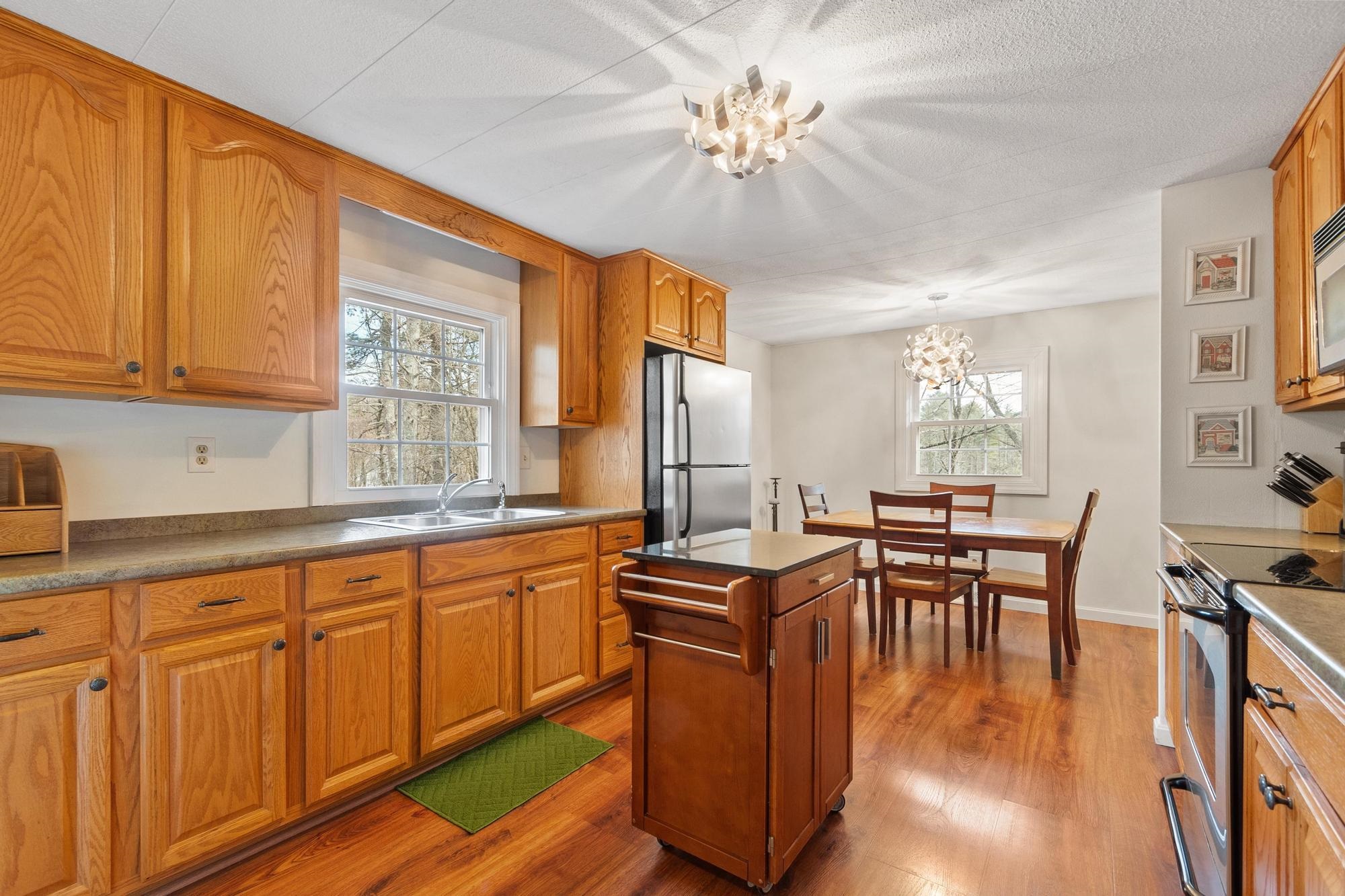 1256 Mammoth Road Pelham, NH 03076 - Photo 20 of 51