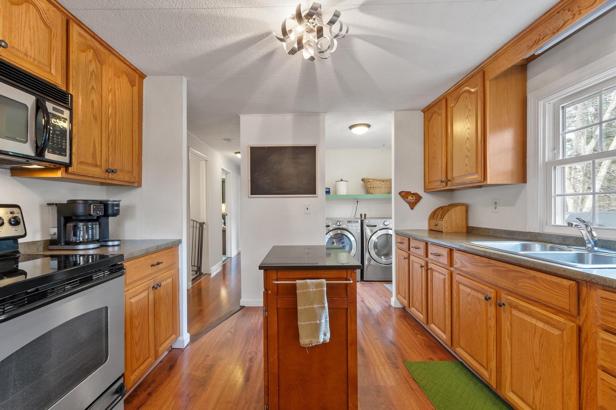 1256 Mammoth Road Pelham, NH 03076 - Photo 21 of 51