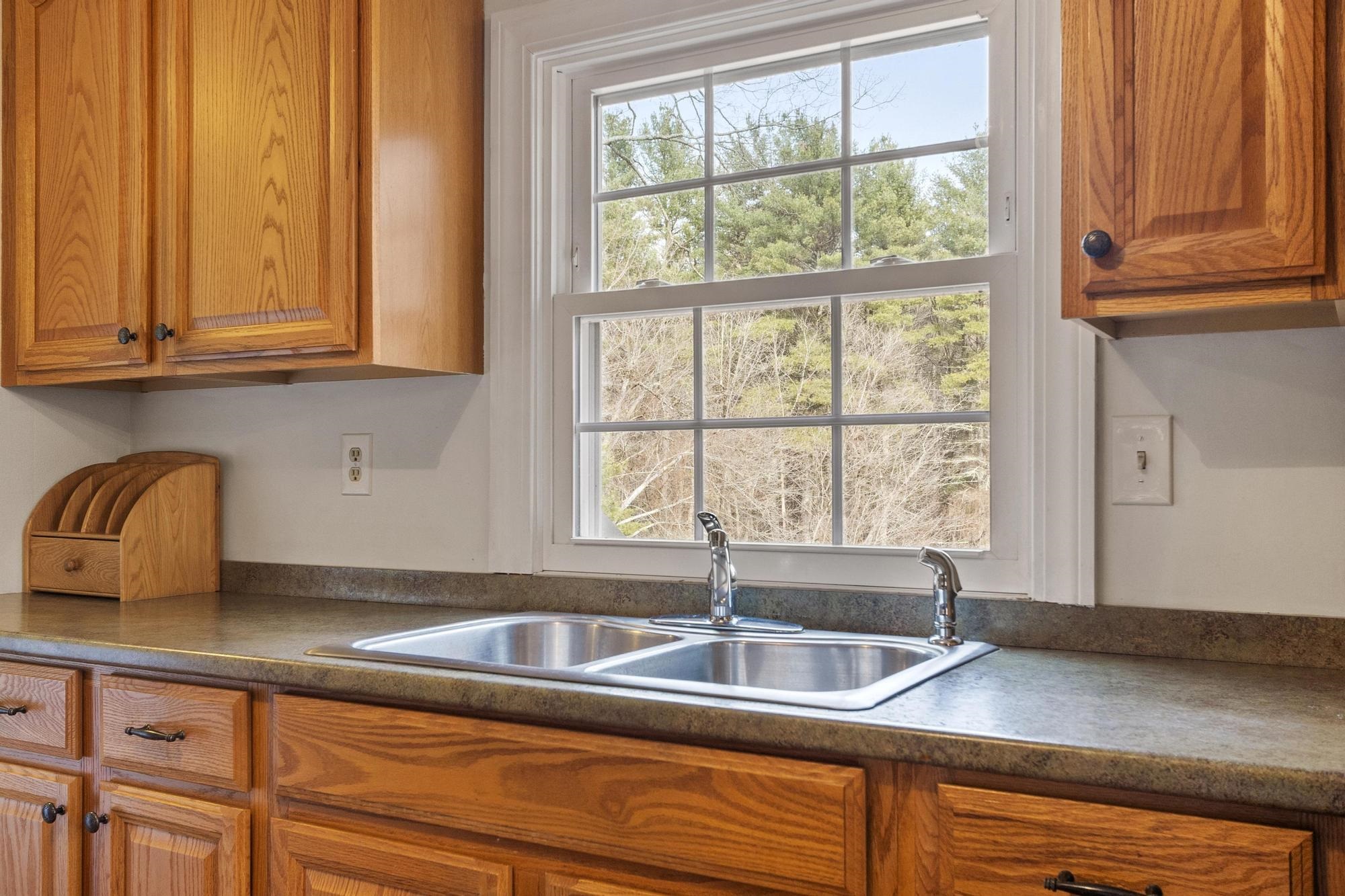 1256 Mammoth Road Pelham, NH 03076 - Photo 24 of 51