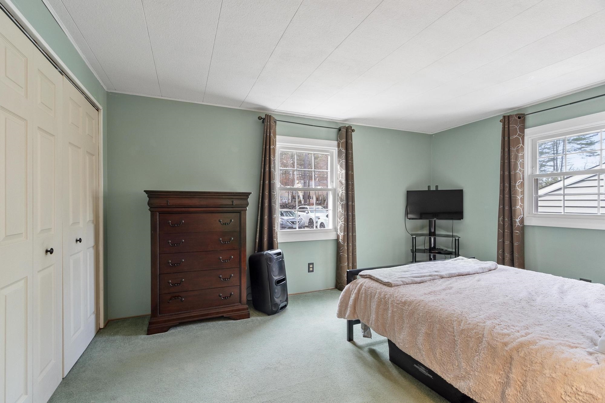 1256 Mammoth Road Pelham, NH 03076 - Photo 27 of 51