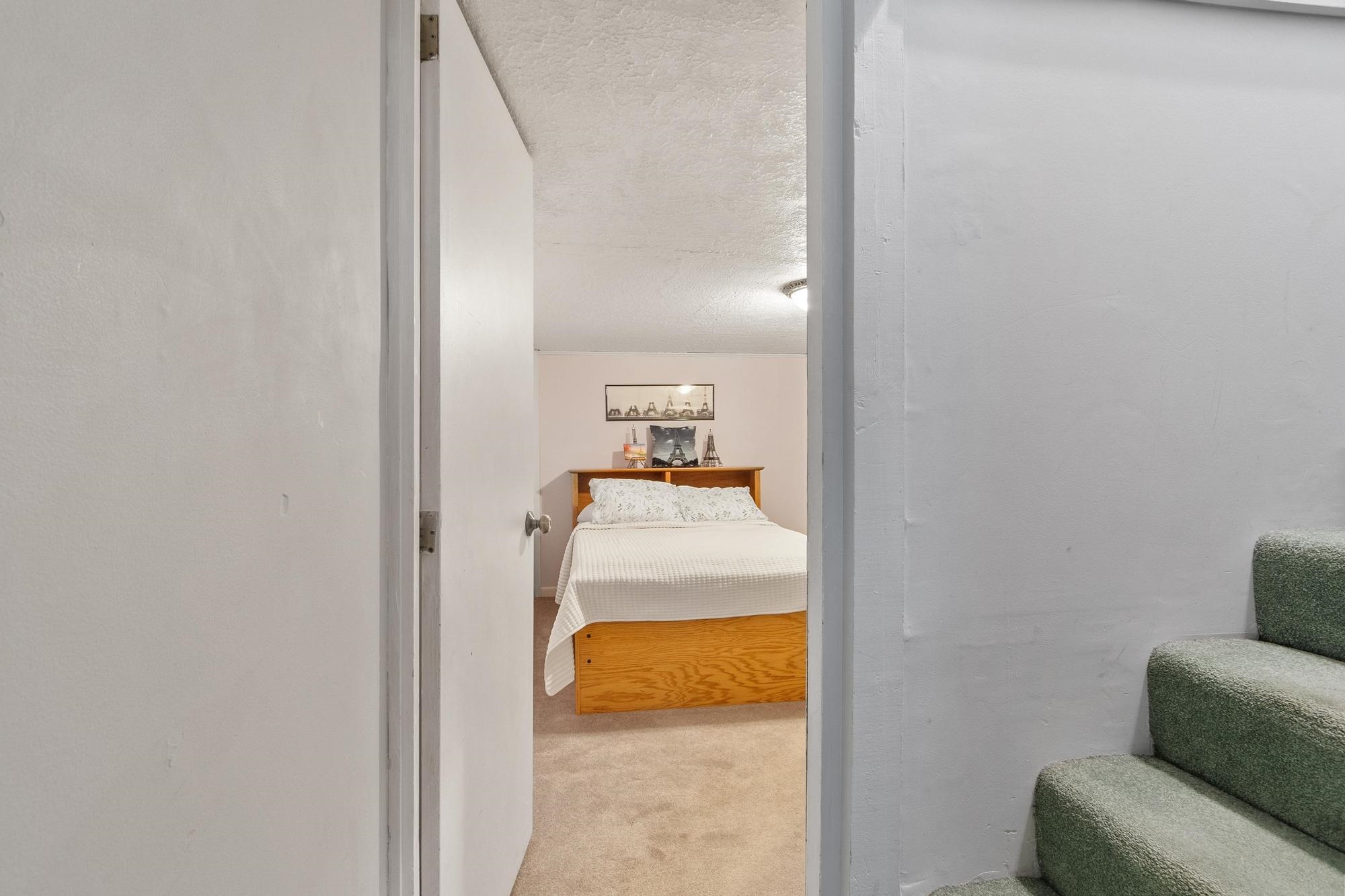 1256 Mammoth Road Pelham, NH 03076 - Photo 36 of 51