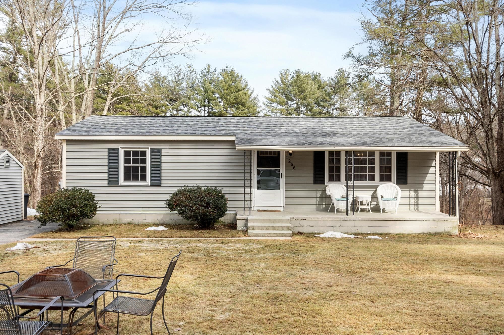 1256 Mammoth Road Pelham, NH 03076 - Photo 4 of 51