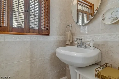 $899,000 | 40 Catherine Court, Cedar Grove, NJ 07009