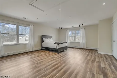 $899,000 | 40 Catherine Court, Cedar Grove, NJ 07009