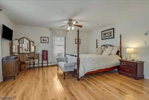 $899,000 | 40 Catherine Court, Cedar Grove, NJ 07009