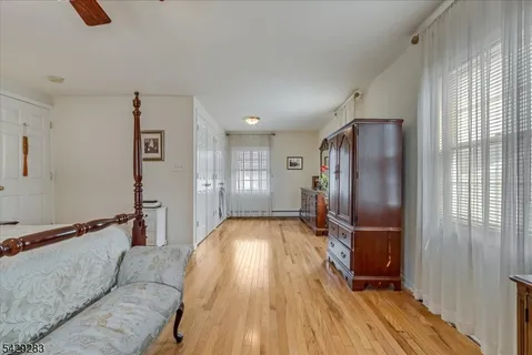 $899,000 | 40 Catherine Court, Cedar Grove, NJ 07009