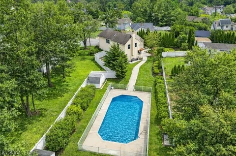 $899,000 | 40 Catherine Court, Cedar Grove, NJ 07009