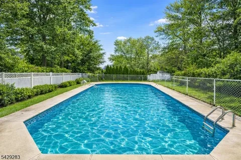 $899,000 | 40 Catherine Court, Cedar Grove, NJ 07009