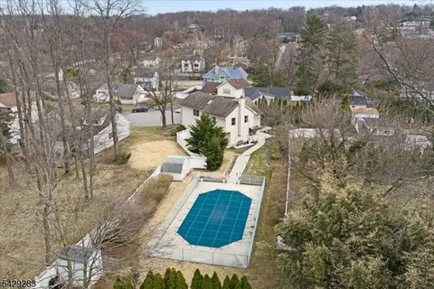 $899,000 | 40 Catherine Court, Cedar Grove, NJ 07009