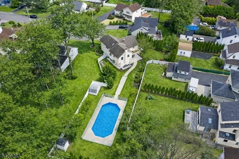 $899,000 | 40 Catherine Court, Cedar Grove, NJ 07009