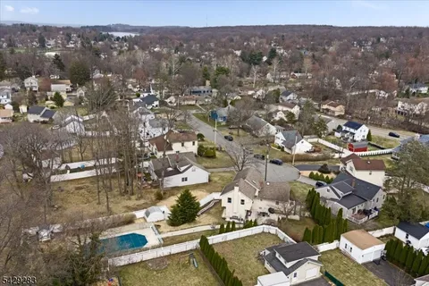 $899,000 | 40 Catherine Court, Cedar Grove, NJ 07009