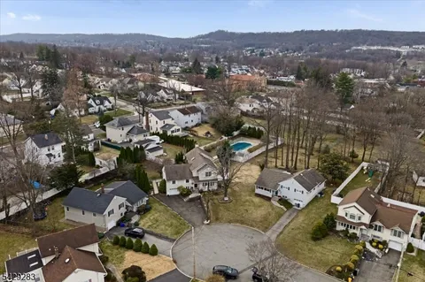 $899,000 | 40 Catherine Court, Cedar Grove, NJ 07009