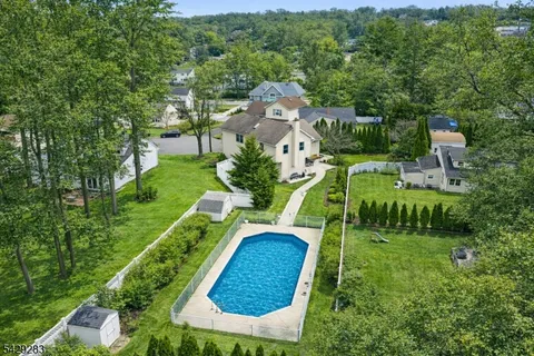 $899,000 | 40 Catherine Court, Cedar Grove, NJ 07009