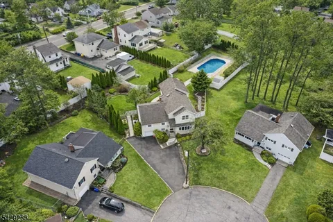 $899,000 | 40 Catherine Court, Cedar Grove, NJ 07009
