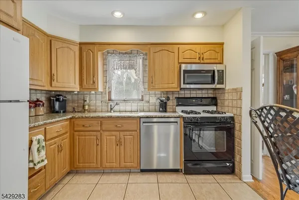 $899,000 | 40 Catherine Court, Cedar Grove, NJ 07009