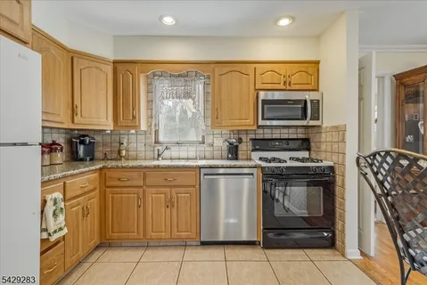 $899,000 | 40 Catherine Court, Cedar Grove, NJ 07009