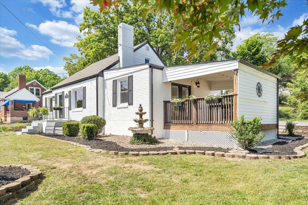 3116 Spring Road Southwest Roanoke, VA 24015 - Photo 3 of 39 46-MIB05652-R5