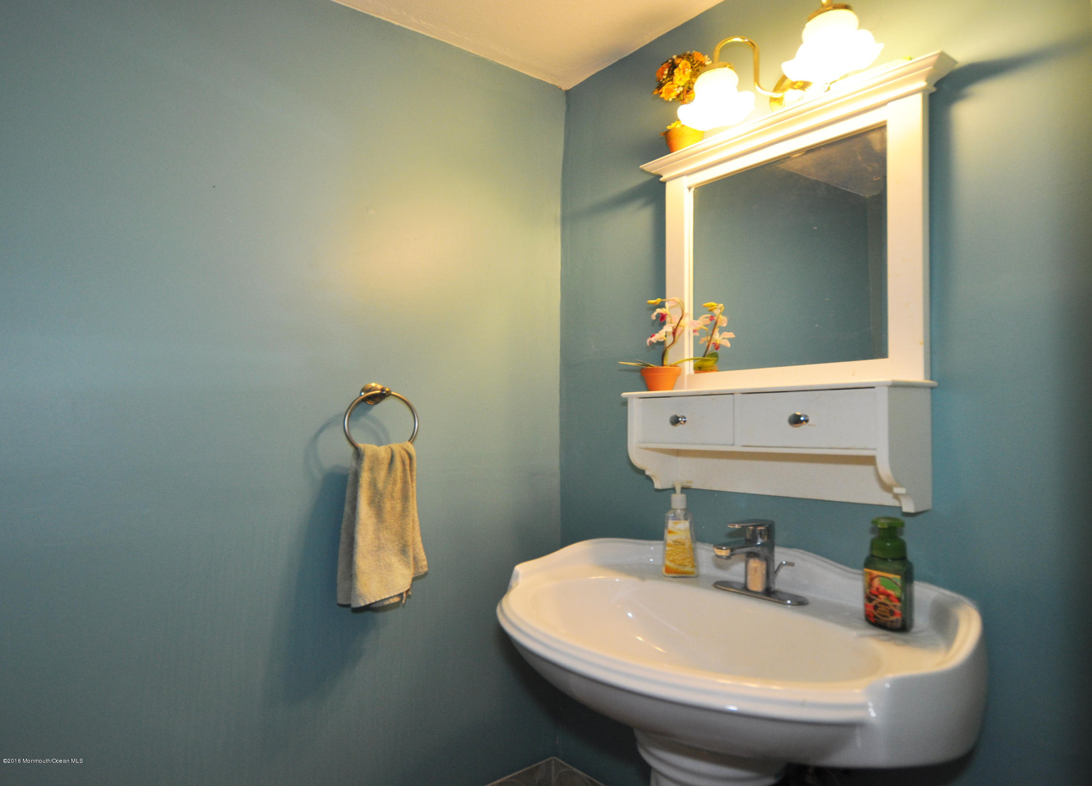33 Millay Road Morganville, NJ 07751 - Photo 7 of 35 9MillayFamilyRoomHalfBath