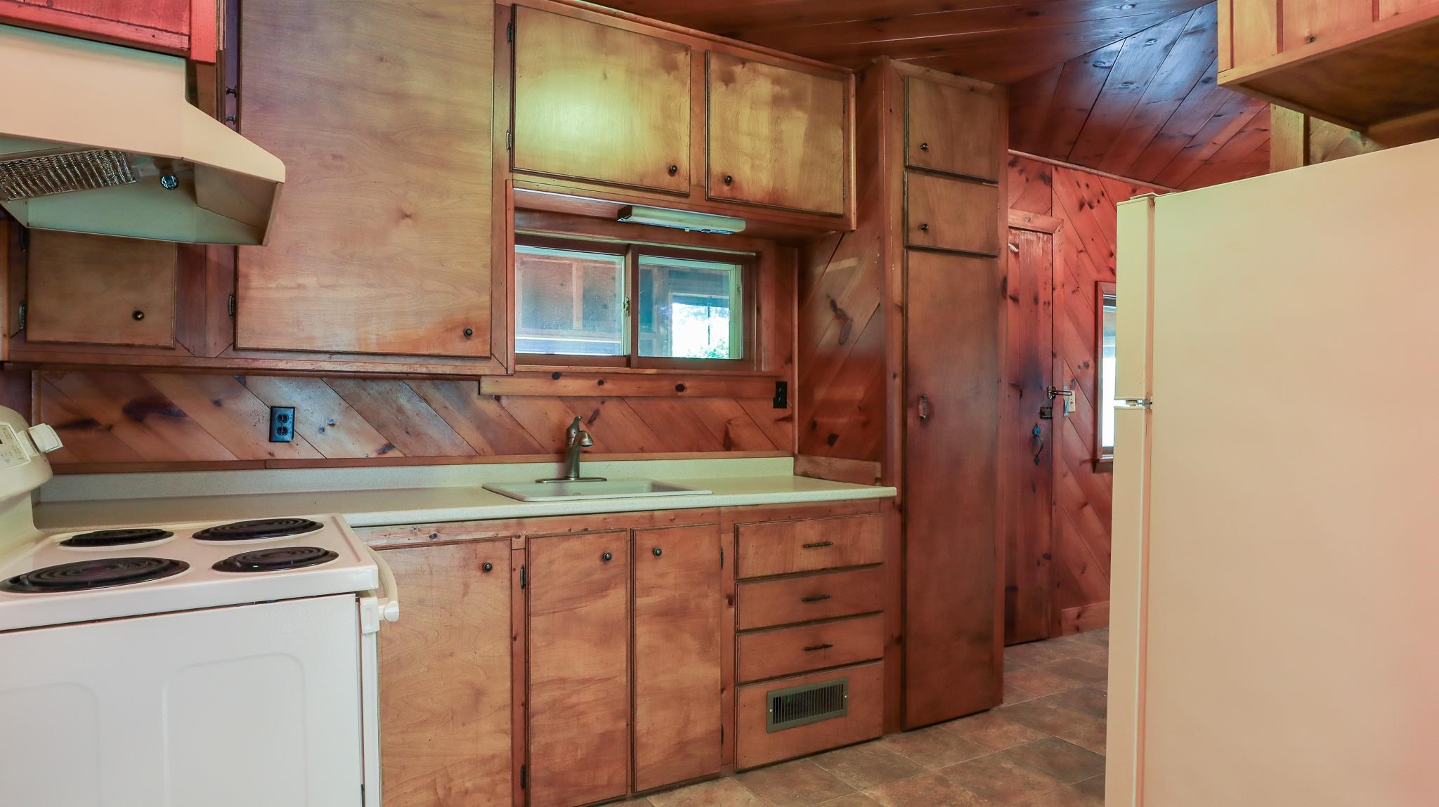 141 Saunders Hill Road New Boston, NH 03070 - Photo 3 of 34
