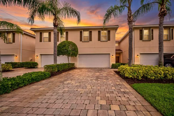 $434,900 | 6463 Azura Lake Road, Lake Worth, FL 33463