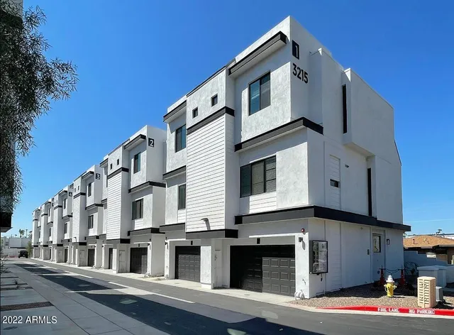 $2,695 | 3215 East Flower Street, Unit 11, Phoenix, AZ 85018