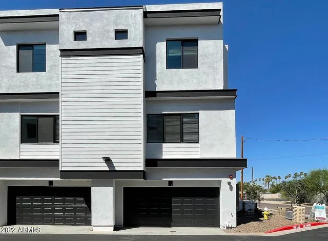 $2,595 | 3215 East Flower Street, Unit 11, Phoenix, AZ 85018