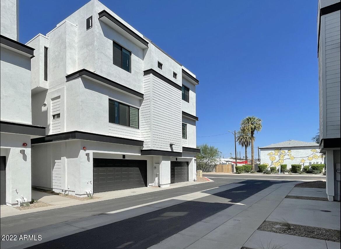 3215 East Flower Street, Unit 11 Phoenix, AZ 85018 - Photo 4 of 59 IMG_0540